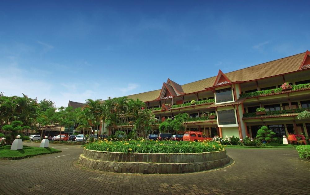 Kusuma Agrowisata Resort & Convention Маланг Екстер'єр фото